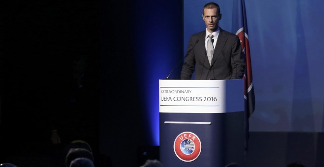 Aleksander Ceferin, nuevo presidente de la UEFA, pronuncia su discurso en Atenas. /REUTERS