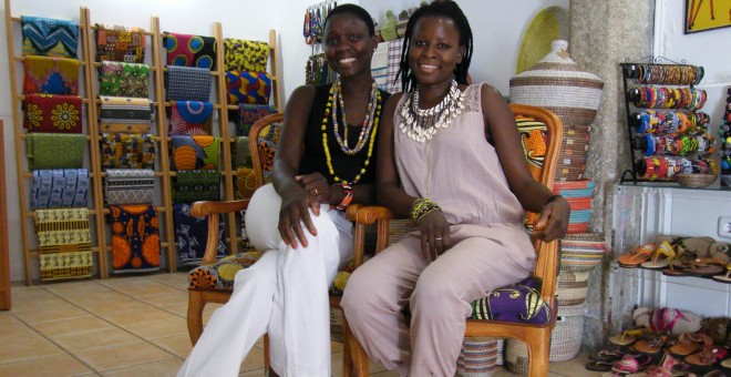 Tida y Aminata Coly, Impulsoras del primer festival africano de El Escorial, Colores del Mundo. MARÍA JOSÉ CARMONA/MARTA SAIZ