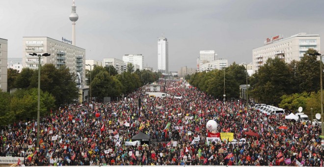 Las calles de Berlín se han llenado de manifestantes contra el TTIP y el CETA. REUTERS/Fabrizio Bensch