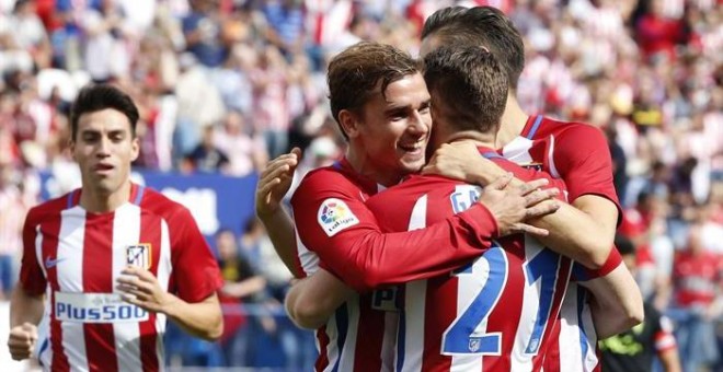 Los jugadores del Atlético celebran uno de los goles anotados ante el Sporting. - EFE