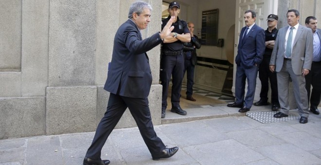 El exconseller Francesc Homs a su llegada al Tribunal Supremo donde declara como investigado por su papel en la consulta soberanista del 9-N. EFE/Emilio Naranjo