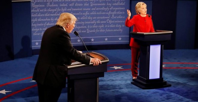 Un momento del primer cara a cara electoral entre Donald Trump y Hillary Clinton. / /RICK WILKING (EFE)