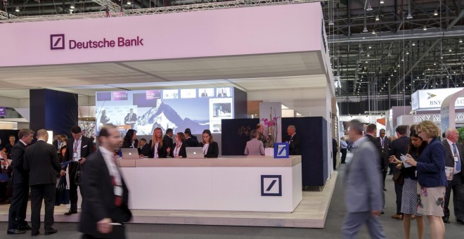 Stand del banco alemán Deutsche Bank durante el Seminario Internacional sobre Operaciones Bancarias Swift (SIBOS), en Ginebra. EFE/SALVATORE DI NOLFI