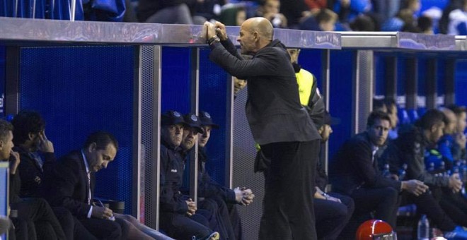 Paco Jemez, durante su último partido con el Granada. / EFE