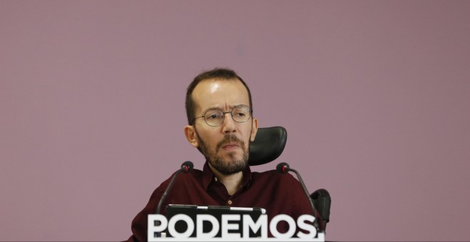 El secretario de Organización de Podemos, Pablo Echenique, durante la rueda de prensa que ha ofrecido  tras la reunión del Consejo de Coordinación de su partido. EFE/Ballesteros