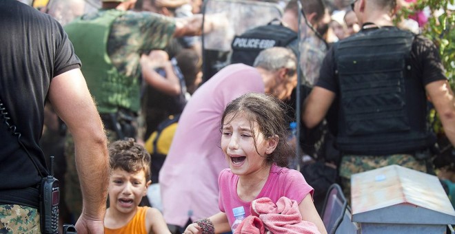 Refugiados en la frontera de Macedonia. Robert Atanasovski/AFP