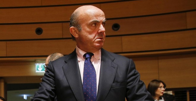 El ministro español en funciones de Economía, Luis de Guindos, fotografiado al inicio de la reunión de los ministros del Ecofin en Luxemburgo (Luxemburgo). EFE/Julien Warnand