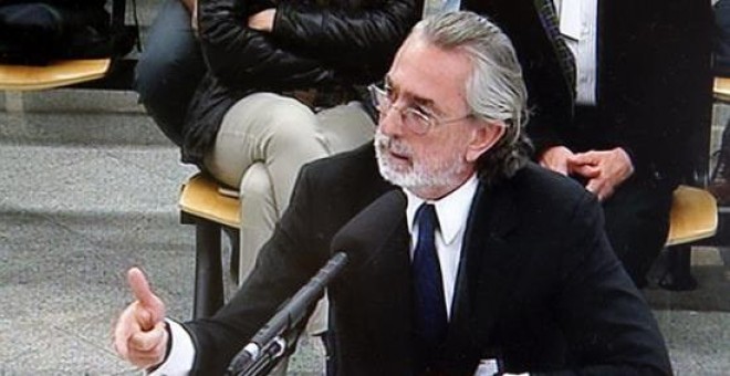 Imagen del monitor de la sala de prensa de la Audiencia Nacional en San Fernando de Henares del presunto cabecilla de la trama Gürtel, Francisco Correa, durante su declaración en el macarojuicio. EFE/Mariscal