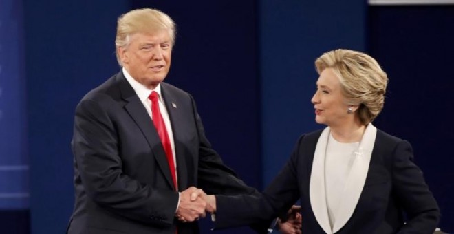 Donald Trump y Hillary Clinton en un debate electoral / REUTERS