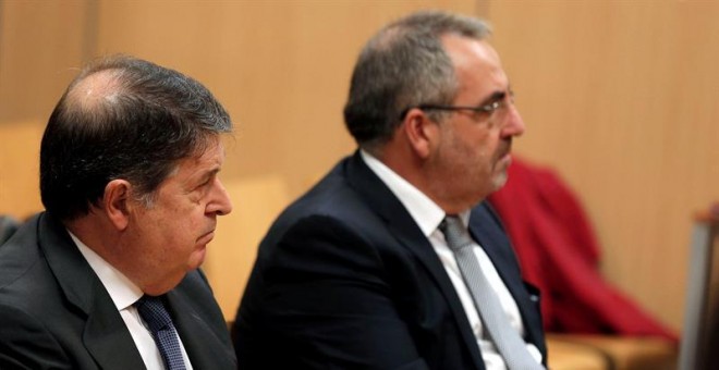 Olivas y Cotino, en el banquillo de los acusados / EFE