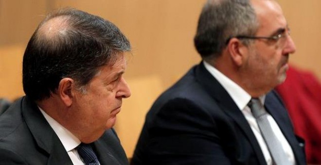 Olivas y Cotino, en el banquillo de los acusados / EFE