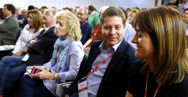 La secretaria general de los socialistas vascos, Idoia Mendia (d), el presidente de Castilla-La Mancha, Emiliano García-Page (2d), el presidente del Gobierno de Aragón, Javier Lambán (4d), y la presidenta de la Junta de Andalucía, Susana Díaz (5d), al inc