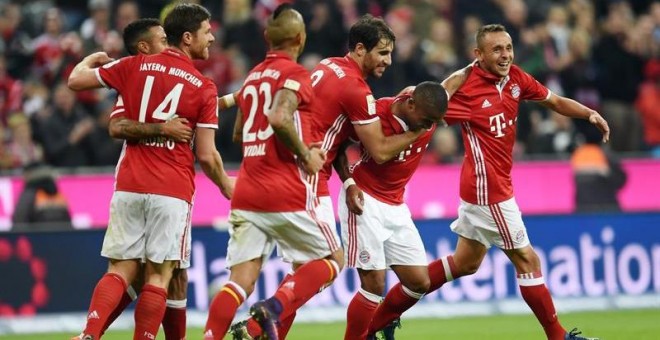 Los jugadores del Bayern celebran uno de los goles en la victoria ante el Borussia Moenchengladbach. /EFE
