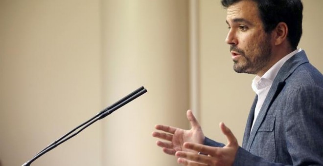 GRA327. MADRID, 24/10/2016.- El coordinador federal de IU, Alberto Garzón, al inicio de la rueda de prensa que ha ofrecido hoy en el Congreso de los Diputados, tras ser recibido en el Palacio de la Zarzuela por el rey Felipe VI en la primera jornada de la