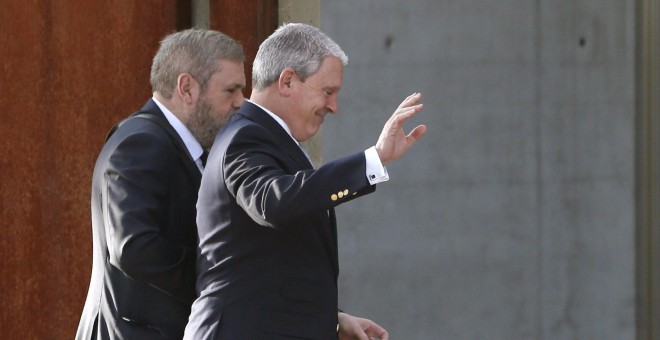 El considerado número dos de la trama Gürtel, Pablo Crespo, acompañado de su abogado, Miguel Durán, a su llegada a la Audiencia Nacional en San Fernando de Henares. EFE/J. J. Guillén