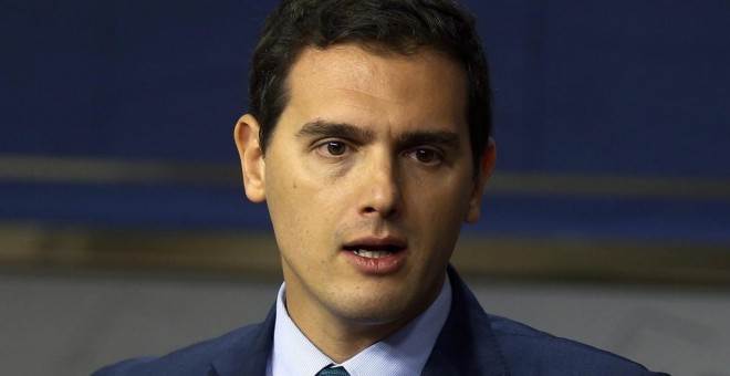 El líder de Ciudadanos, Albert Rivera, durante la rueda de prensa ofrecida en el Congreso. / EFE