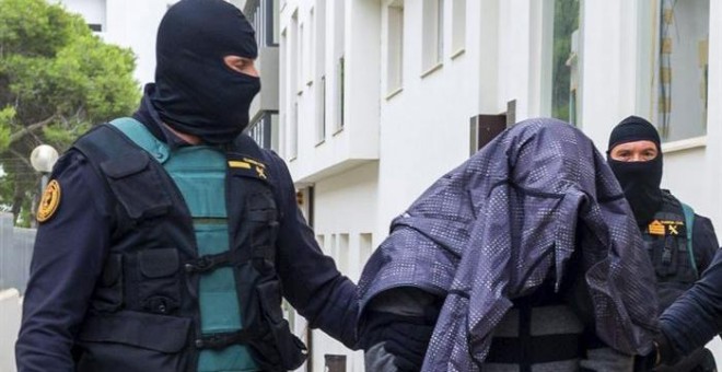 Imagen de archivo de la detención de un presunto yihadista en España. EFE/Sergio G. Cañizares