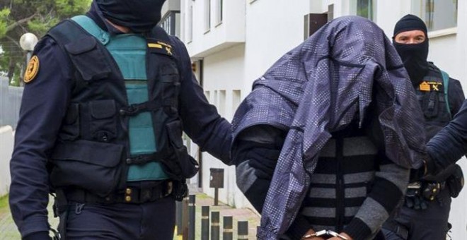 Imagen de archivo de la detención de un presunto yihadista en España. EFE/Sergio G. Cañizares