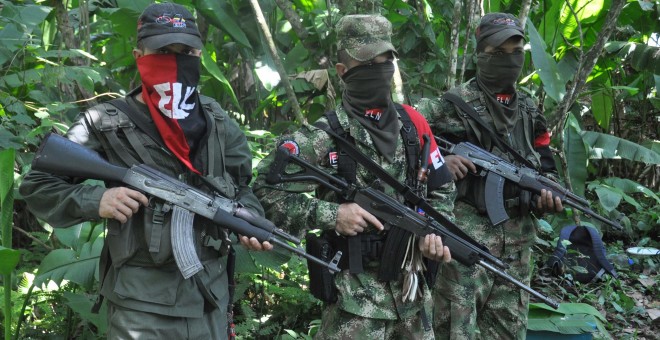 Tres guerrilleros del Ejército de Liberación Nacional (ELN).  Víctor de Currea Lugo