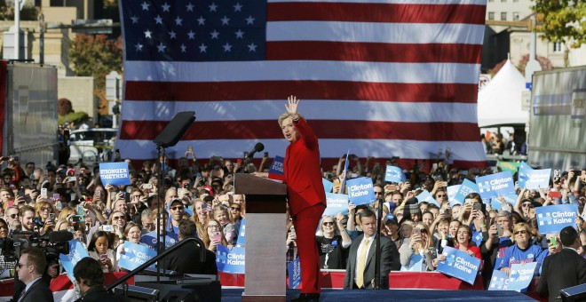 Hillary Clinton, durante uno de sus últimos mítines en Pittsburgh,  Pennsylvania. - REUTERS