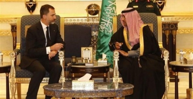 Felipe VI y el príncipe Turki Bin Abdullah Bin Abdulaziz Al-Saud de Arabia Saudí. E.P./CASA REAL