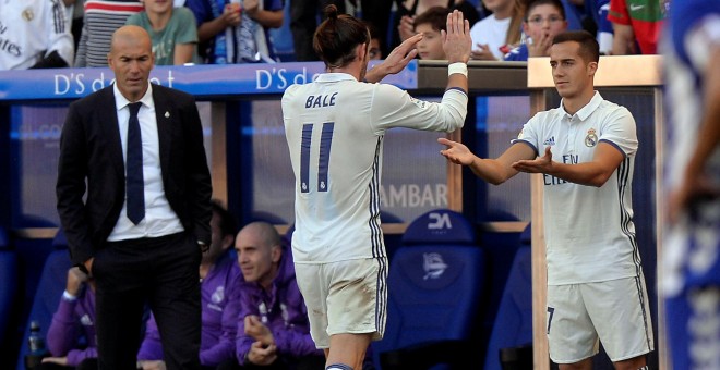 Lucas Vázquez sustituye a Gareth Bale en el partido de Liga ante el Alavés. /REUTERS