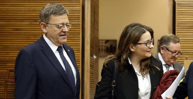 El president de la Generalitat, Ximo Puig y la vicepresidenta, Mónica Oltra, durante la sesión de control al Govern de la Generalitat en el pleno de Les Corts. EFE/Kai Försterling