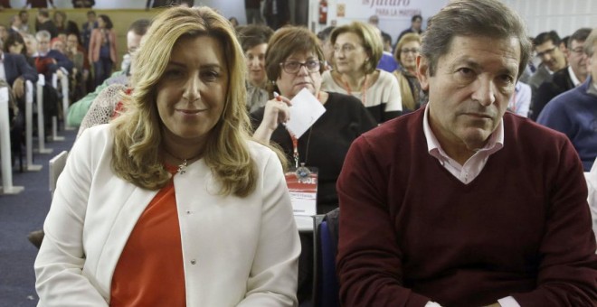 Susana Díaz y Javier Fernández en el comité federal del PSOE. (EFE)