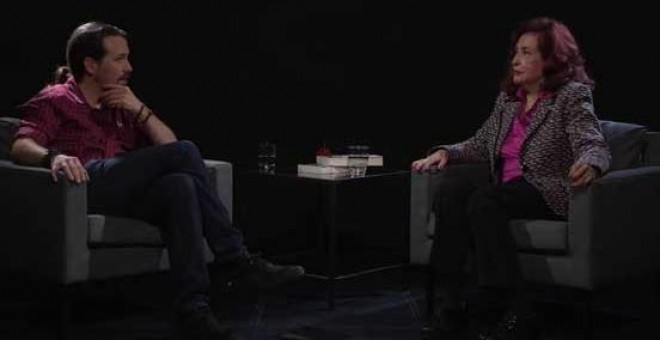 Pablo Iglesias entrevista a Lidia Falcón en 'Otra Vuelta de Tuerka'.