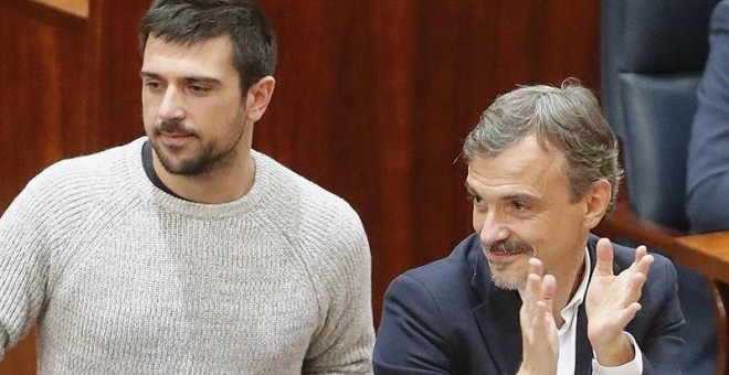 Imagen de archivo del senador de Podemos Ramón Espinar y el portavoz de Podemos en la Asamblea de Madrid, José Manuel López. EFE/FERNANDO ALVARADO