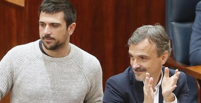 Imagen de archivo del senador de Podemos Ramón Espinar y el portavoz de Podemos en la Asamblea de Madrid, José Manuel López. EFE/FERNANDO ALVARADO