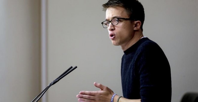 El portavoz de Podemos en el Congreso, Iñigo Errejón, durante la rueda de prensa hoy en el Congreso, tras la reunión de la Junta de Portavoces. EFE/Emilio Naranjo