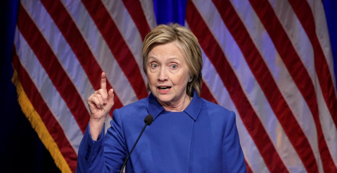 Hillary Clinton durante un gala del Fondo de Defensa Infantil. REUTERS/Joshua Roberts