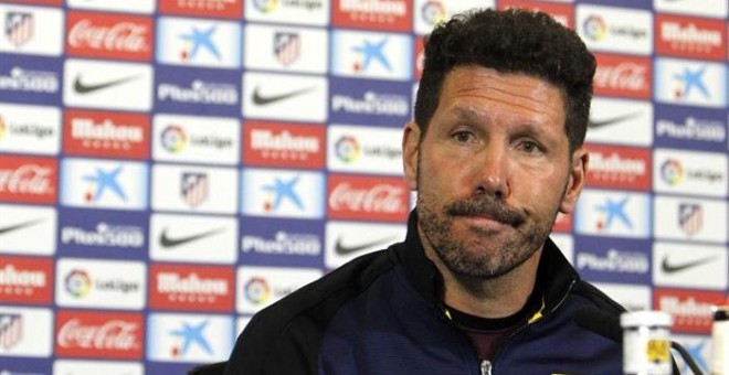 El entrenador del Atlético de Madrid, Diego Simeone, hoy durante la rueda de prensa previa al derbi. /EFE