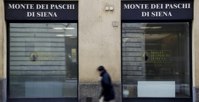 Una oficina del banco Monte dei Paschi, en la localidad italiana de Siena. REUTERS/Max Rossi