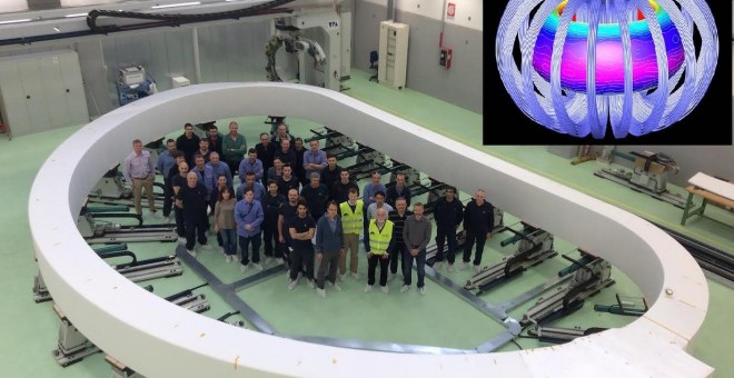 El primero de los 18 gigantescos imanes toroidales que confinarán el plasma en el corazón del ITER durante su fabricación en Italia.- ITER ORGANIZATION