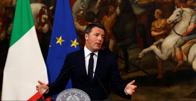 Renzi, en rueda de prensa para anunciar su dimisión como primer ministro de Italia. REUTERS/Tony Gentile