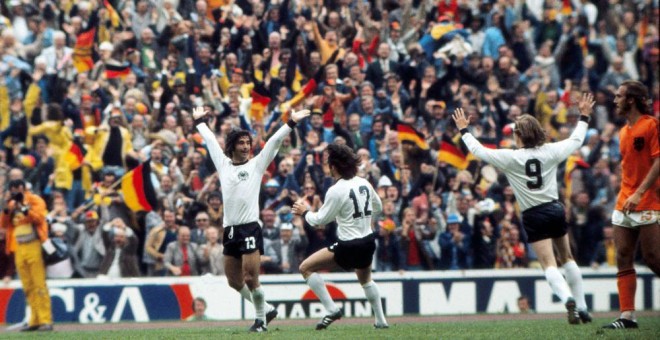 Gerd Muller celebra un gol en la final del Mundial de 1974.