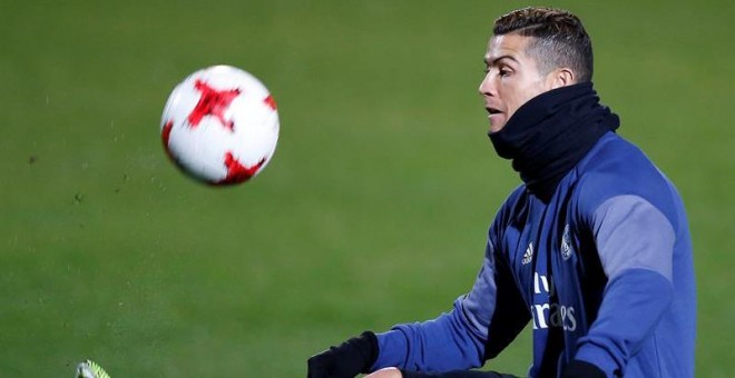 Cristiano Ronaldo durante un entrenamiento del Real Madrid en Yokohama. - EFE