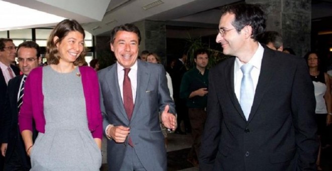 Ignacio González y  Lucía Figar asisten a la toma de posesión de Fernando Suárez como rector de la Universidad Rey Juan Carlos en 2013. PRESIDENCIA DE LA COMUNIDAD DE MADRID
