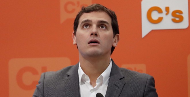 El presidente de Ciudadanos, Albert Rivera, durante la rueda de prensa que ofreció tras la reunión de la ejecutiva nacional de Ciudadanos.EFE/Ballesteros