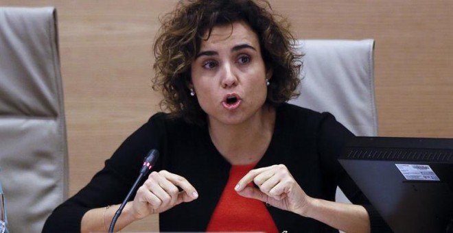 La ministra de Sanidad, Dolors Montserrat, durante su comparecencia por primera vez en la Comisión de Sanidad y Servicios Sociales del Congreso para exponer las líneas de trabajo de su departamento en estas materias . EFE/Fernando Alvarado