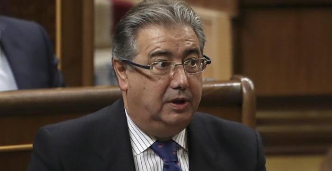 El ministro de Interior, Juan Antonio Zoido, durante la sesión de control al Gobierno que se celebra hoy en el pleno del Congreso de los Diputados.EFE