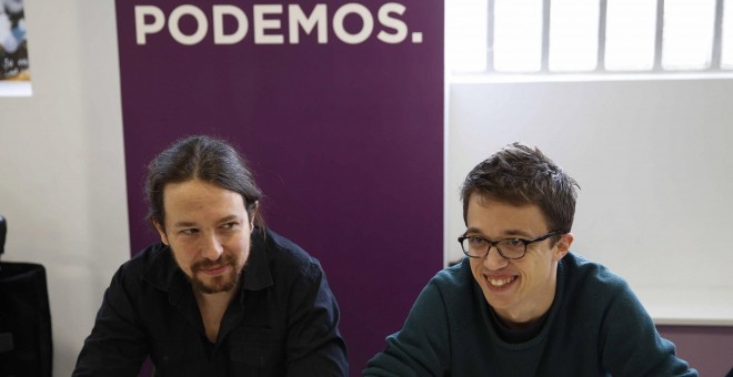 El secretario general de Podemos, Pablo Iglesias, y el número dos, Íñigo Errejón, durante la última reunión del consejo ciudadano de la formación. EFE/Paco Campos