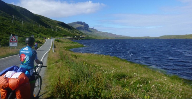 ‘Buscando a Nessie’: pedaleando por la lucha contra la leucemia. Carlos Luengo