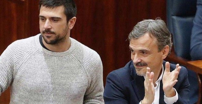 Imagen del pasado mes de noviembre de 2016 de Ramón Espinar, secretario general de Podemos Madrid, junto a José Manuel López. | EFE