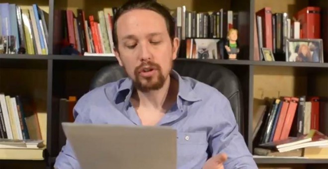 Pablo Iglesias lee su carta a los inscritos en Podemos.