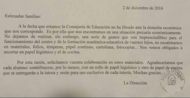Comunicado de la Dirección de un colegio andaluz a los padres y madres de sus alumnos. /PÚBLICO