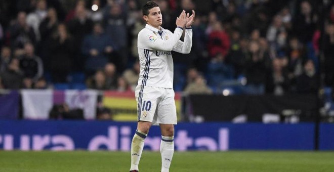 James, saludando al Bernabéu al final del partido. Europa Press