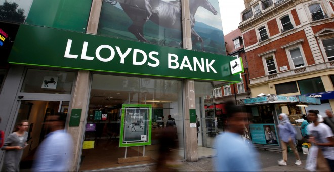 Una oficina de Lloyds Bank en la londinense Oxford Street. REUTERS/Peter Nicholls